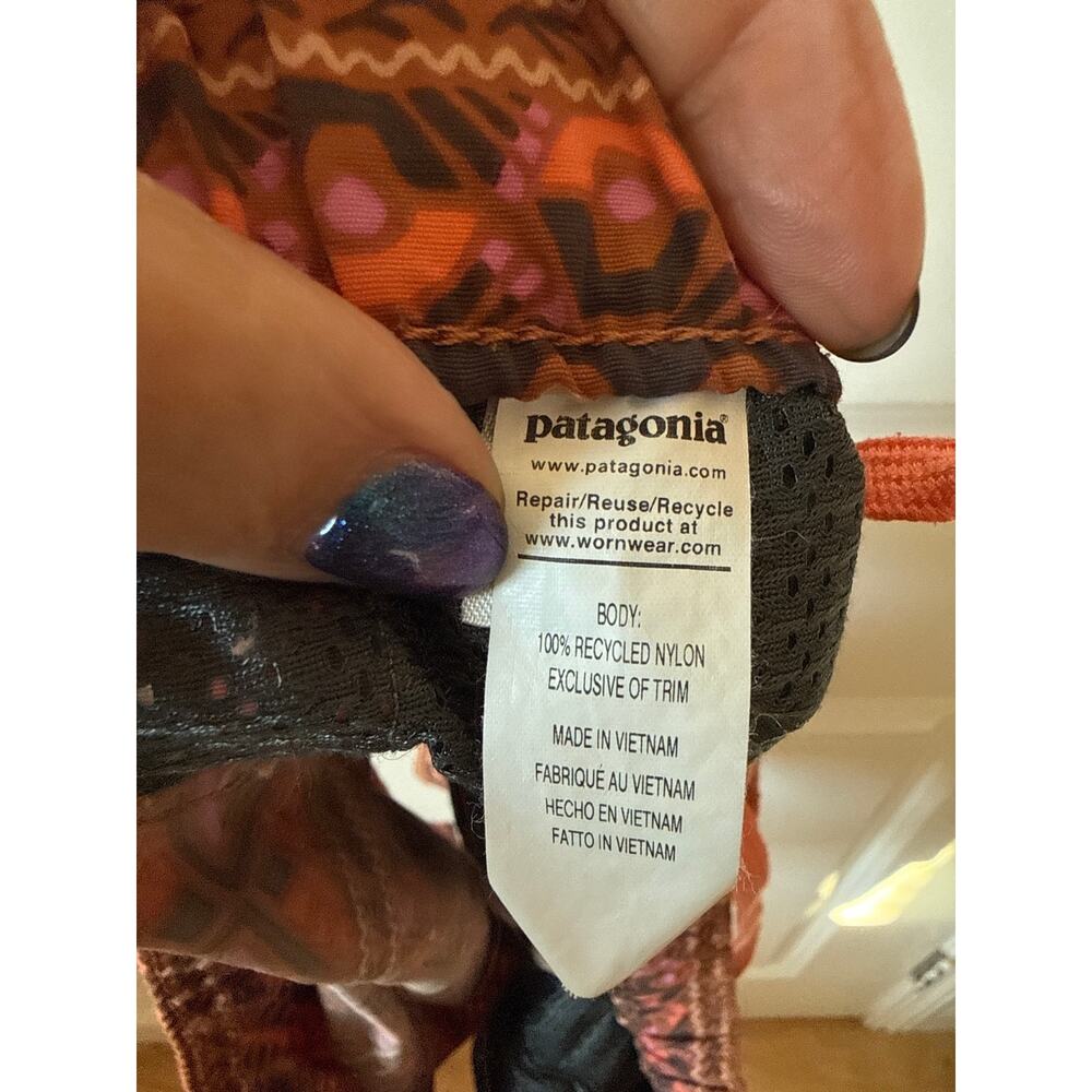 Patagonia Barely Baggies Shorts in Mangrove Tiki Henna Brown, XL - Picture 6 of 6